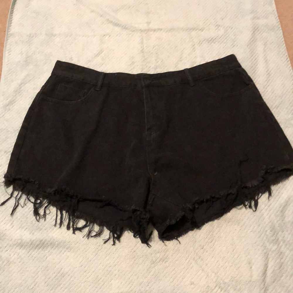 Black Size 2XL shein Jean shorts.
